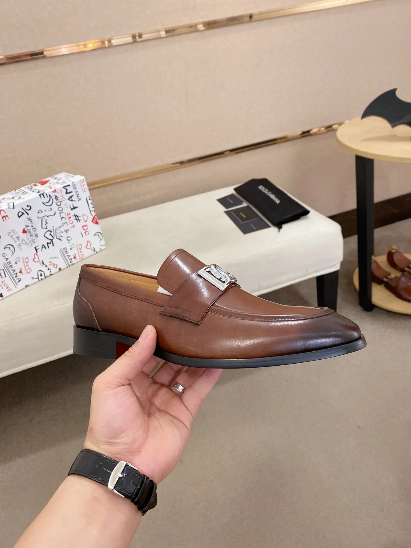 Men's clothing and shoes💰 520💰🌲DG top-notch🔍🔍men's new leather shoes🚹sold at the same time⚠The uppers are imported cowhide from Italy, the entire imported cowhide lining, and imported accessories💪💪, completely 1⃣️ vs. 1⃣️🇮🇹 💪💪, ⚠Sole: The original sole is specially provided by the original factory, the exclusive movable molded sole is super comfortable, ⚠Original factory follow-up goods, 🔍🔍high quality, can be entered and exited at will, welcome to compare ⚠Size number: 38-44. Can be customized 45 non-returnable